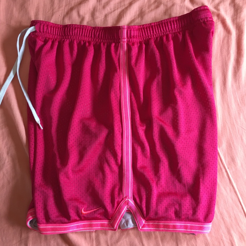 EUC Nike shorts. Sz M.